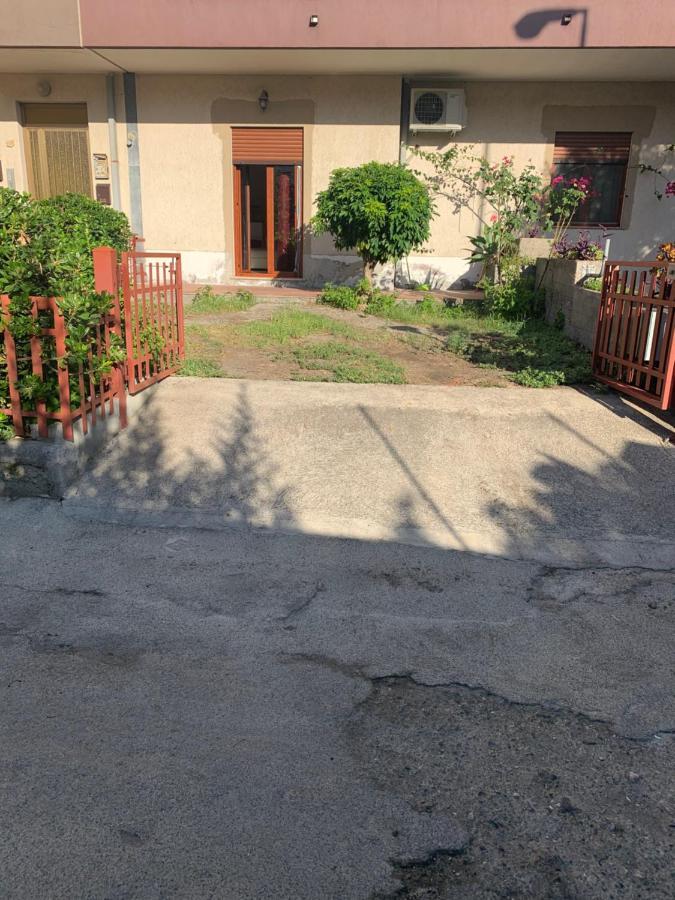 Casa Grazia Lägenhet Santa Teresa Di Riva Exteriör bild