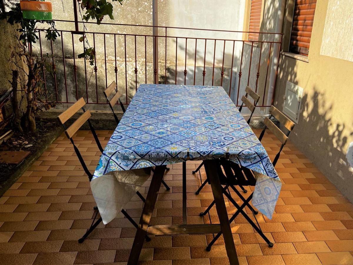 Casa Grazia Lägenhet Santa Teresa Di Riva Exteriör bild