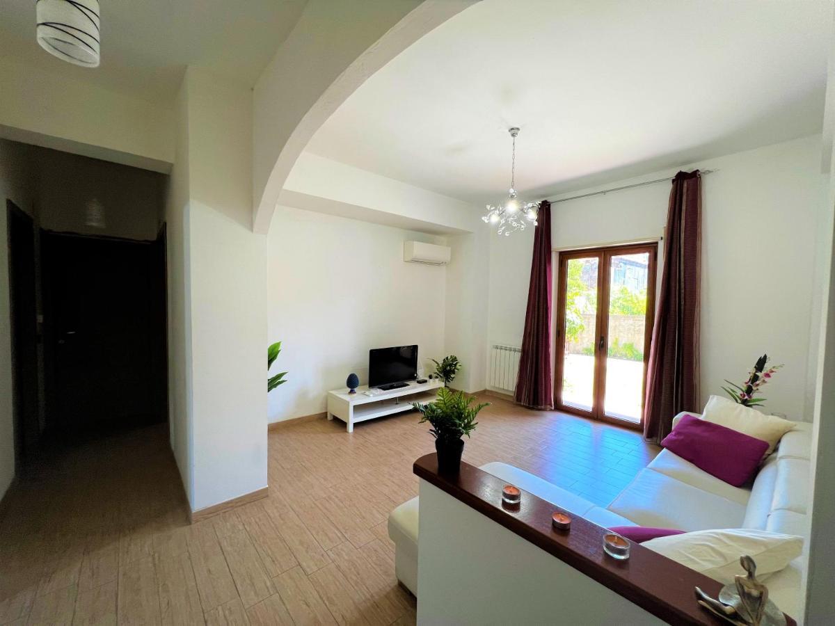 Casa Grazia Lägenhet Santa Teresa Di Riva Exteriör bild